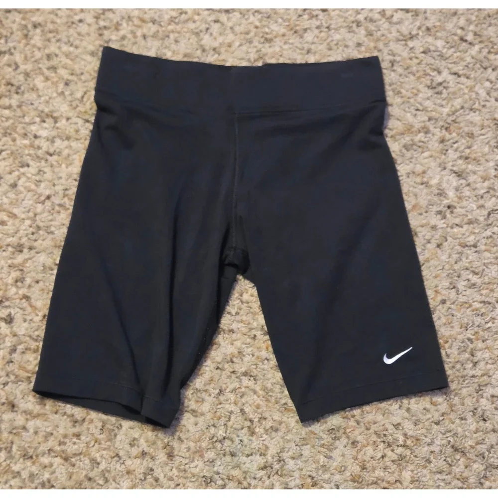 Nike Essential Bike Shorts Women's Size Medium Black Spandex Blend